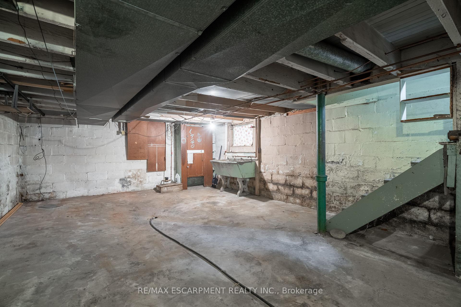 Photo 31 of 191 Rothsay Avenue, Hamilton, Delta — HOMEH