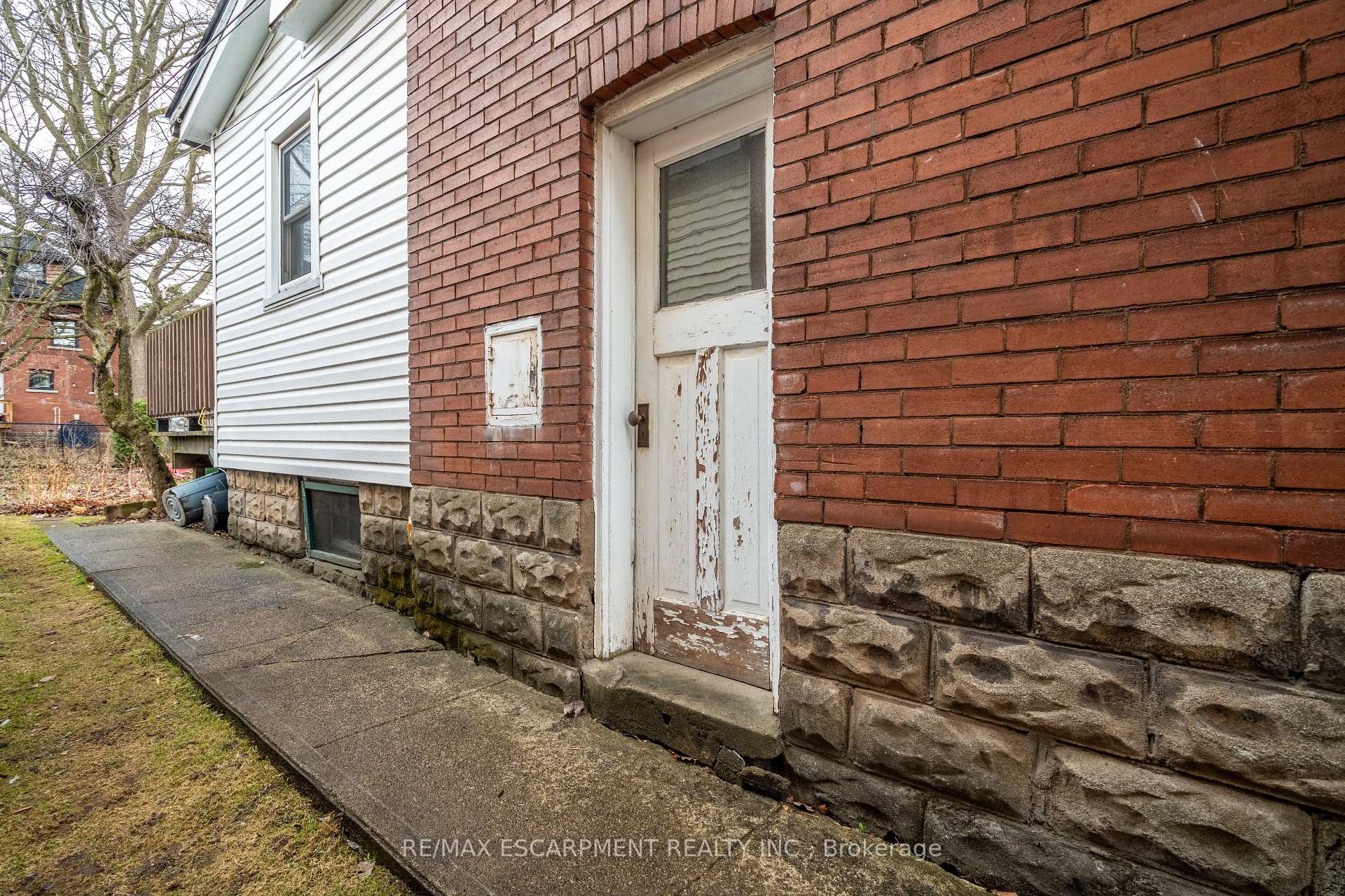 Photo 35 of 191 Rothsay Avenue, Hamilton, Delta — HOMEH