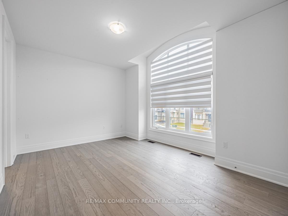 Photo 11 of 24 Arbordale Drive, Vaughan, Vellore Village — HOMEH