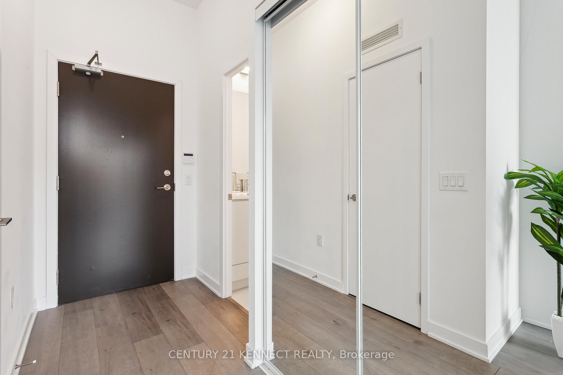Photo 3 of Unit 222, 60 Honeycrisp Crescent, Vaughan, Vaughan Corporate Centre — HOMEH