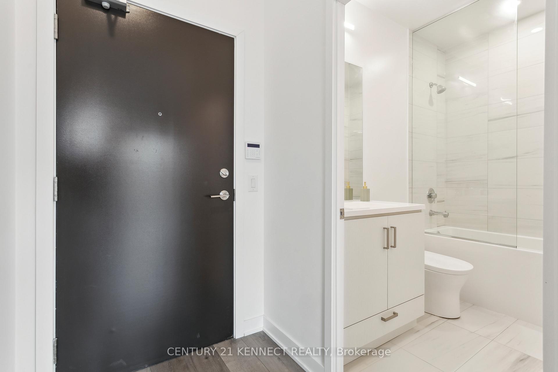 Photo 2 of Unit 222, 60 Honeycrisp Crescent, Vaughan, Vaughan Corporate Centre — HOMEH