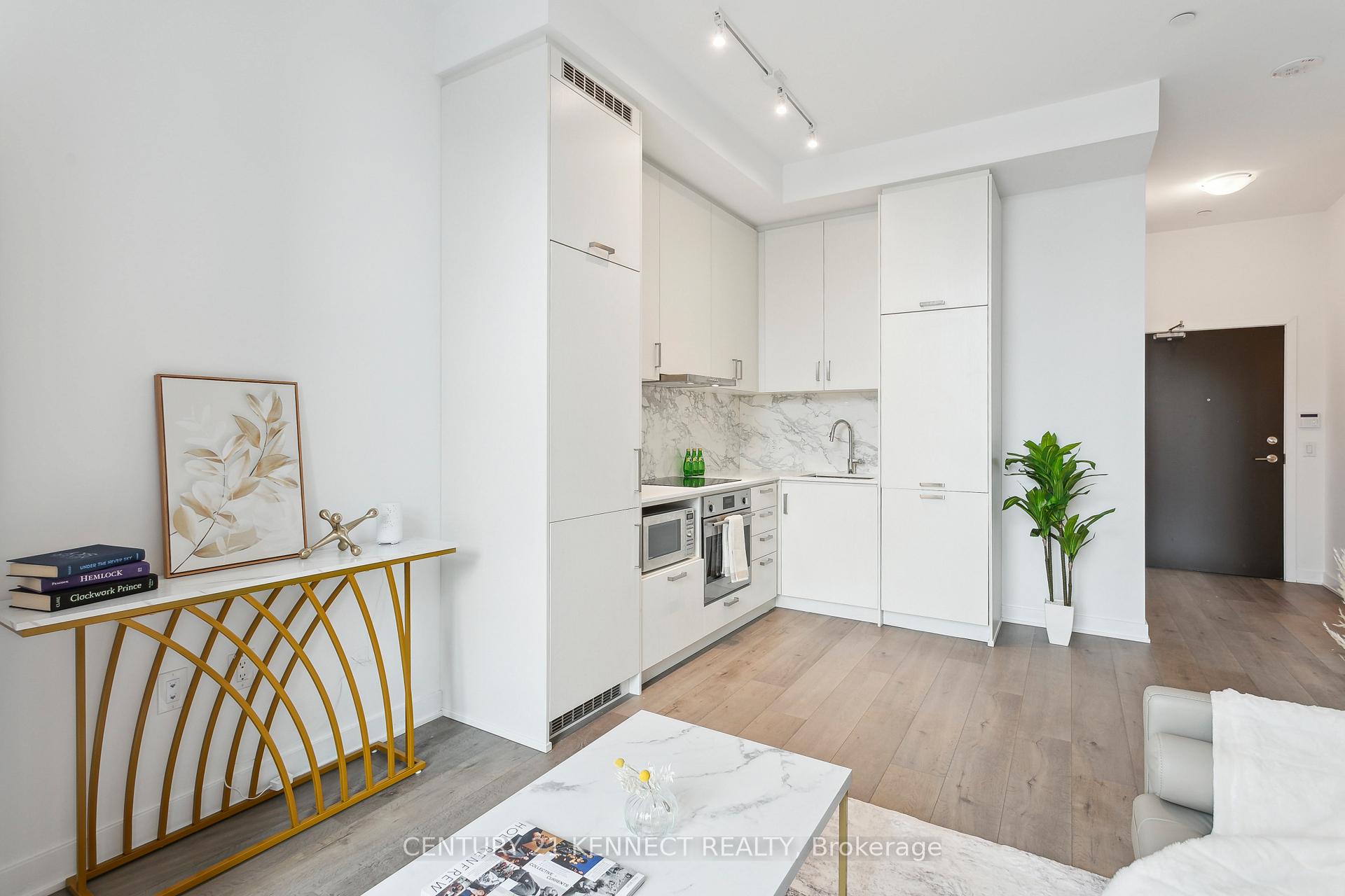 Photo 5 of Unit 222, 60 Honeycrisp Crescent, Vaughan, Vaughan Corporate Centre — HOMEH