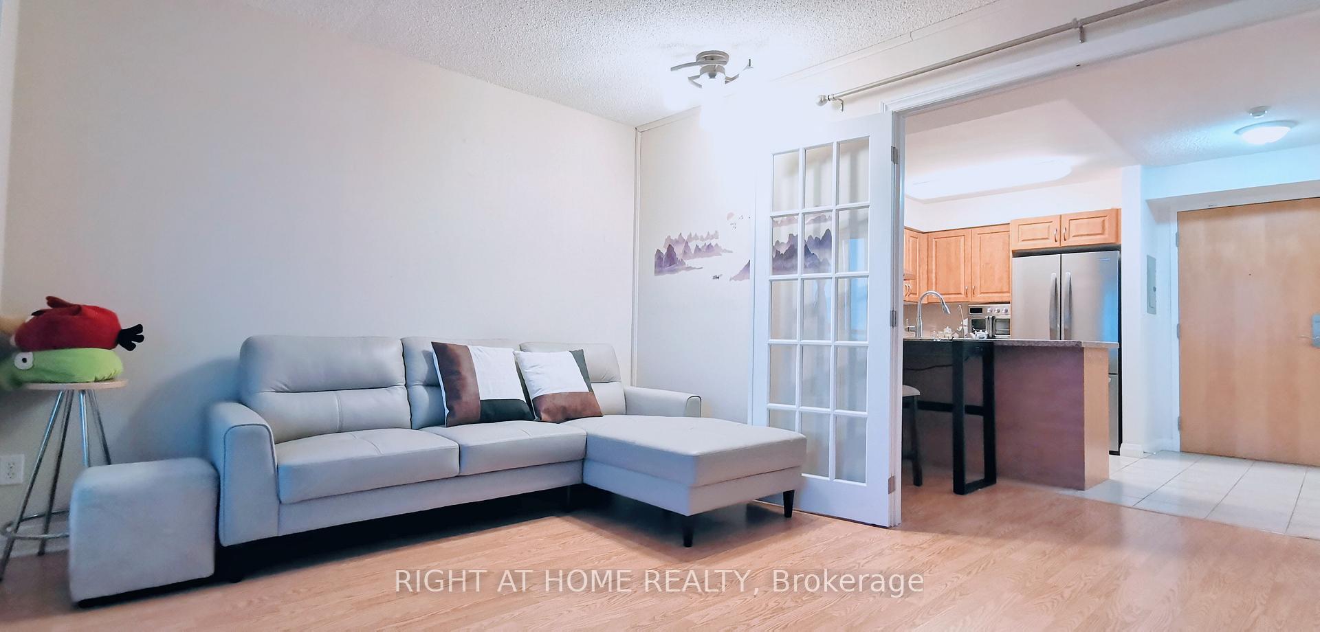 Front of Unit 613, 7363 Kennedy Road E