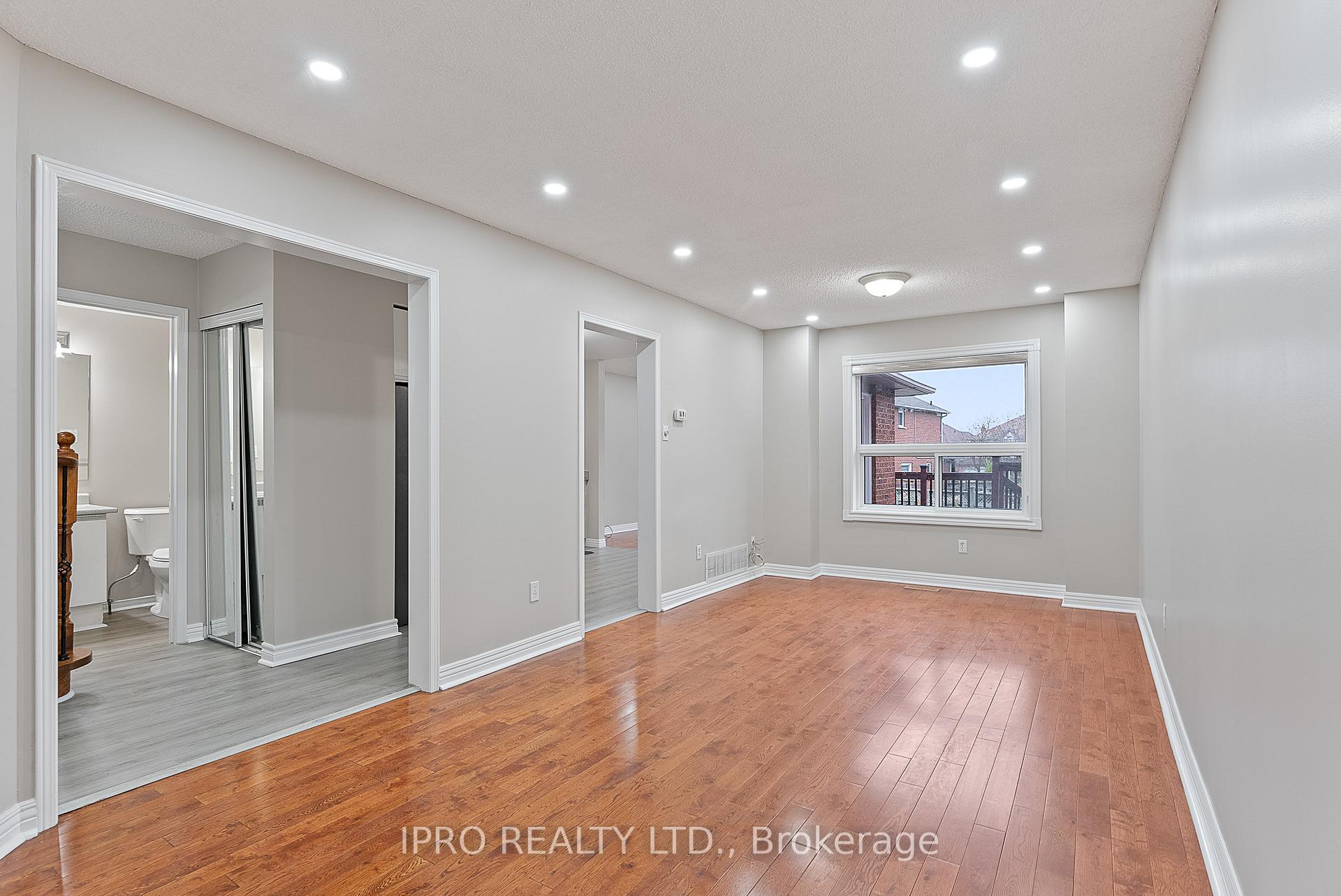 Photo 6 of 44 Bighorn Crescent, Brampton, Sandringham-Wellington — HOMEH