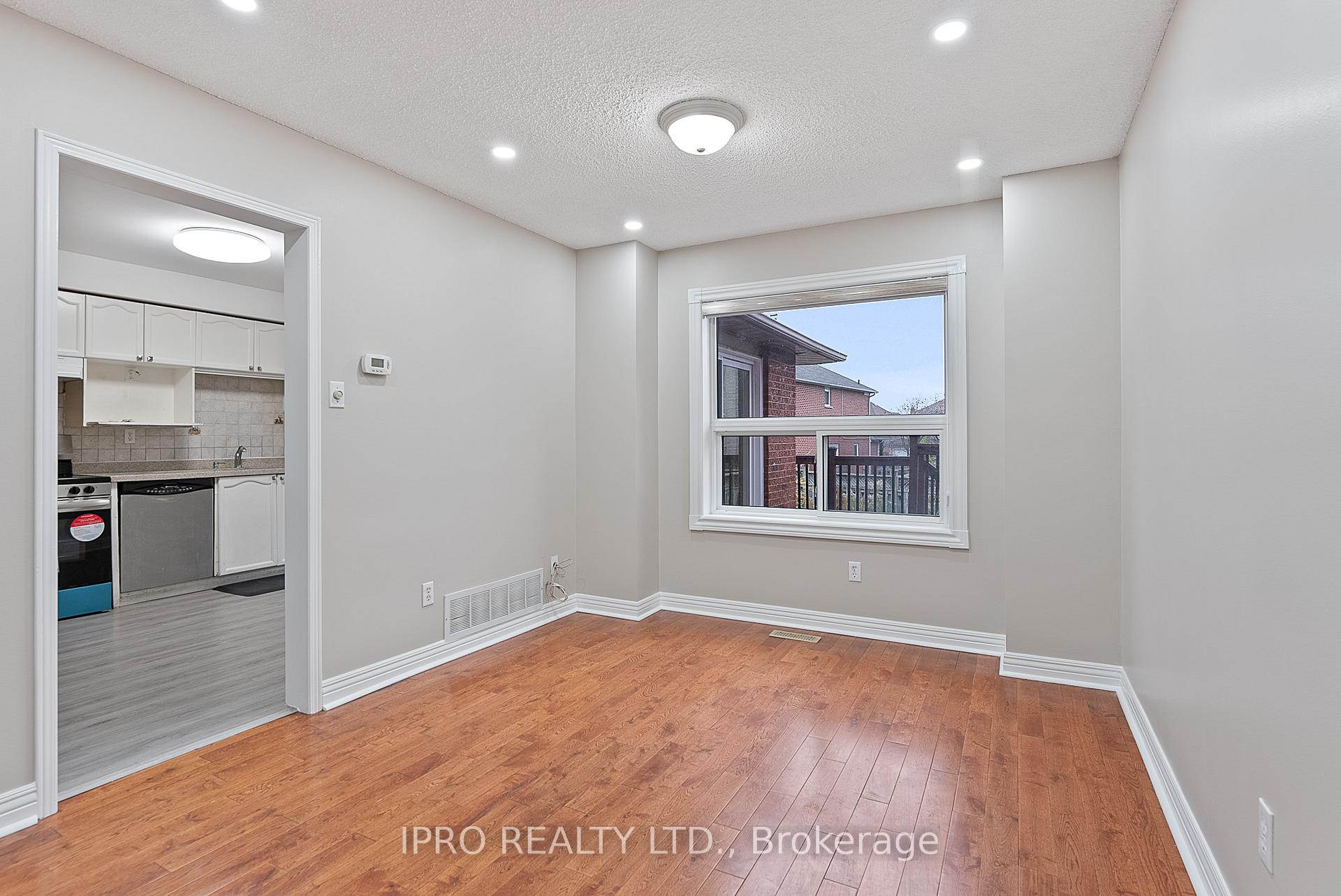 Photo 4 of 44 Bighorn Crescent, Brampton, Sandringham-Wellington — HOMEH