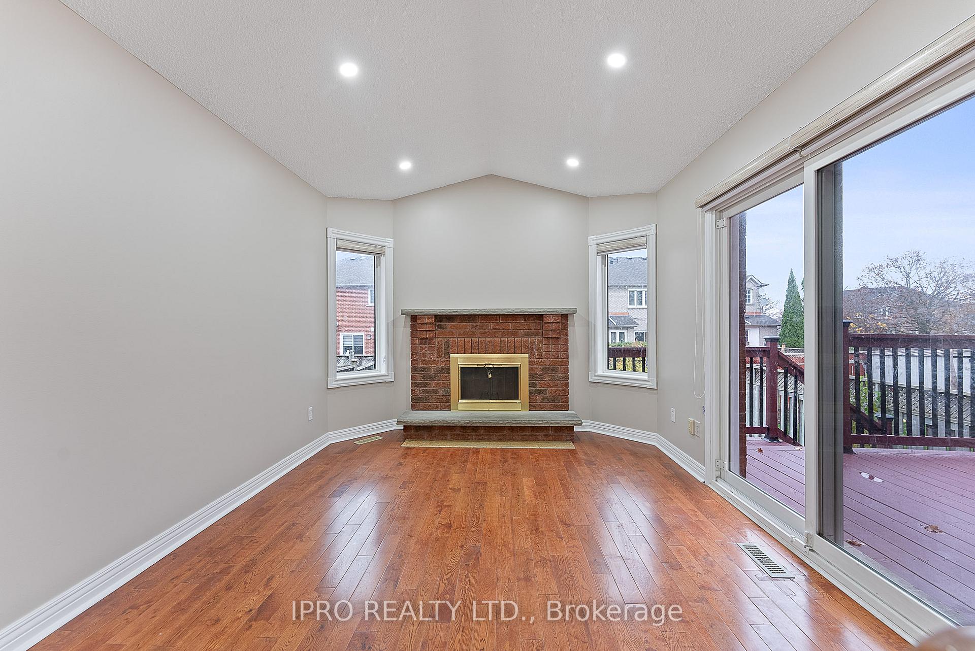 Photo 13 of 44 Bighorn Crescent, Brampton, Sandringham-Wellington — HOMEH