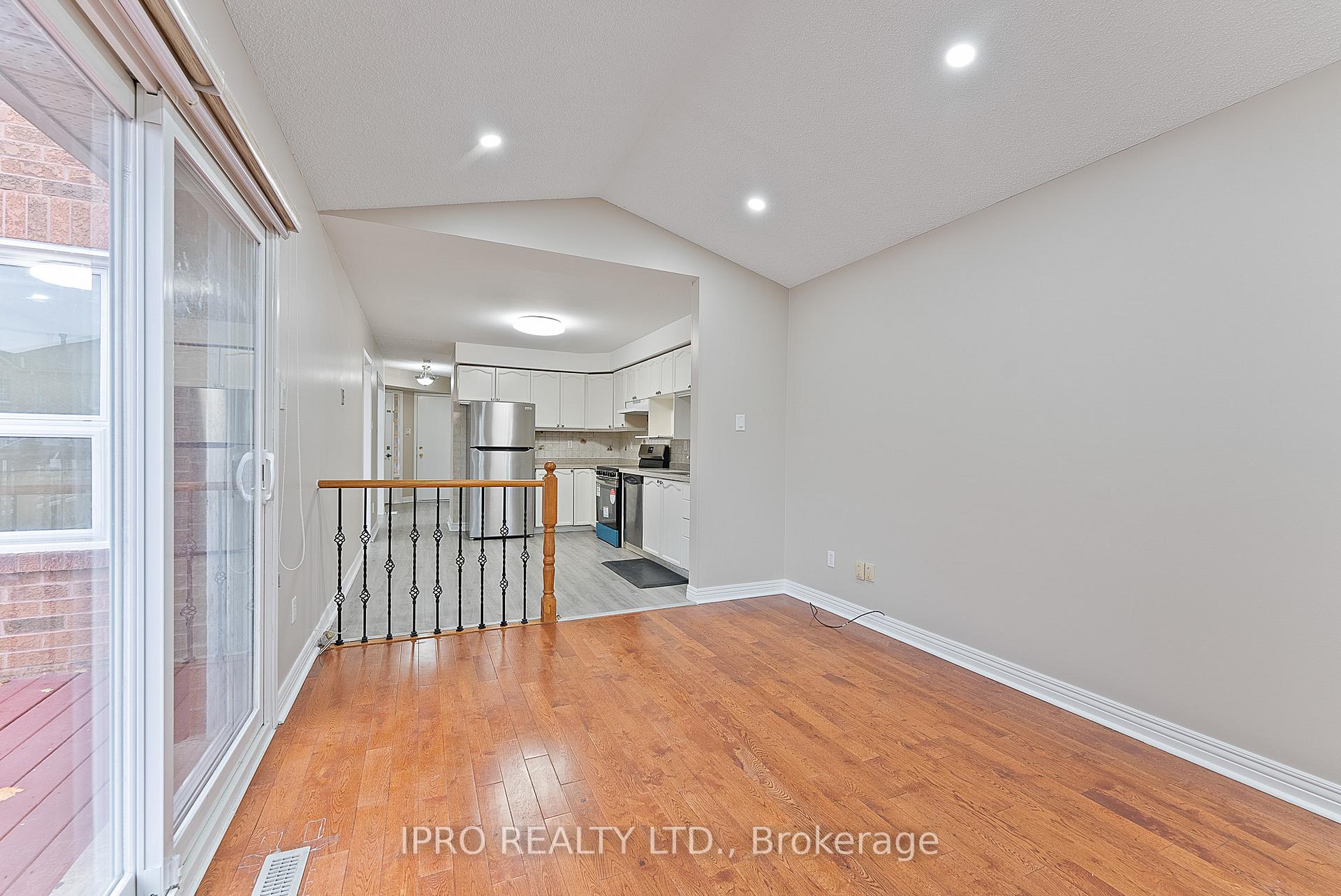 Photo 15 of 44 Bighorn Crescent, Brampton, Sandringham-Wellington — HOMEH