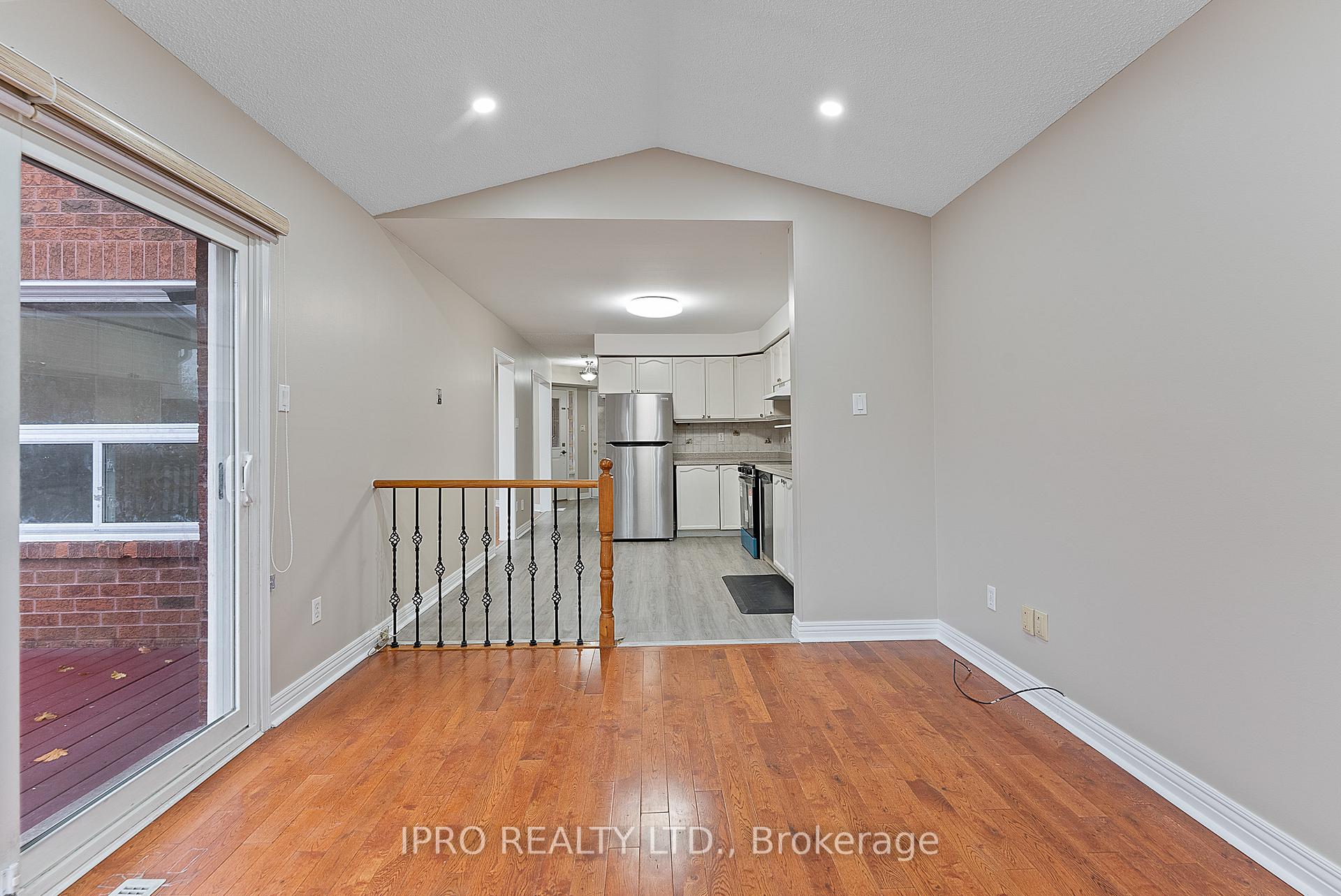 Photo 22 of 44 Bighorn Crescent, Brampton, Sandringham-Wellington — HOMEH