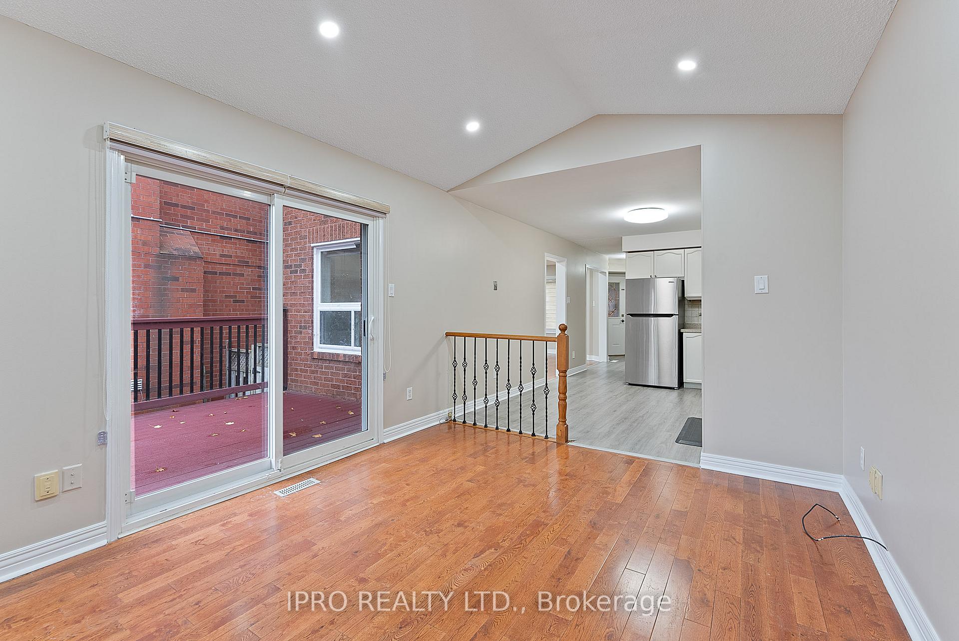 Photo 38 of 44 Bighorn Crescent, Brampton, Sandringham-Wellington — HOMEH