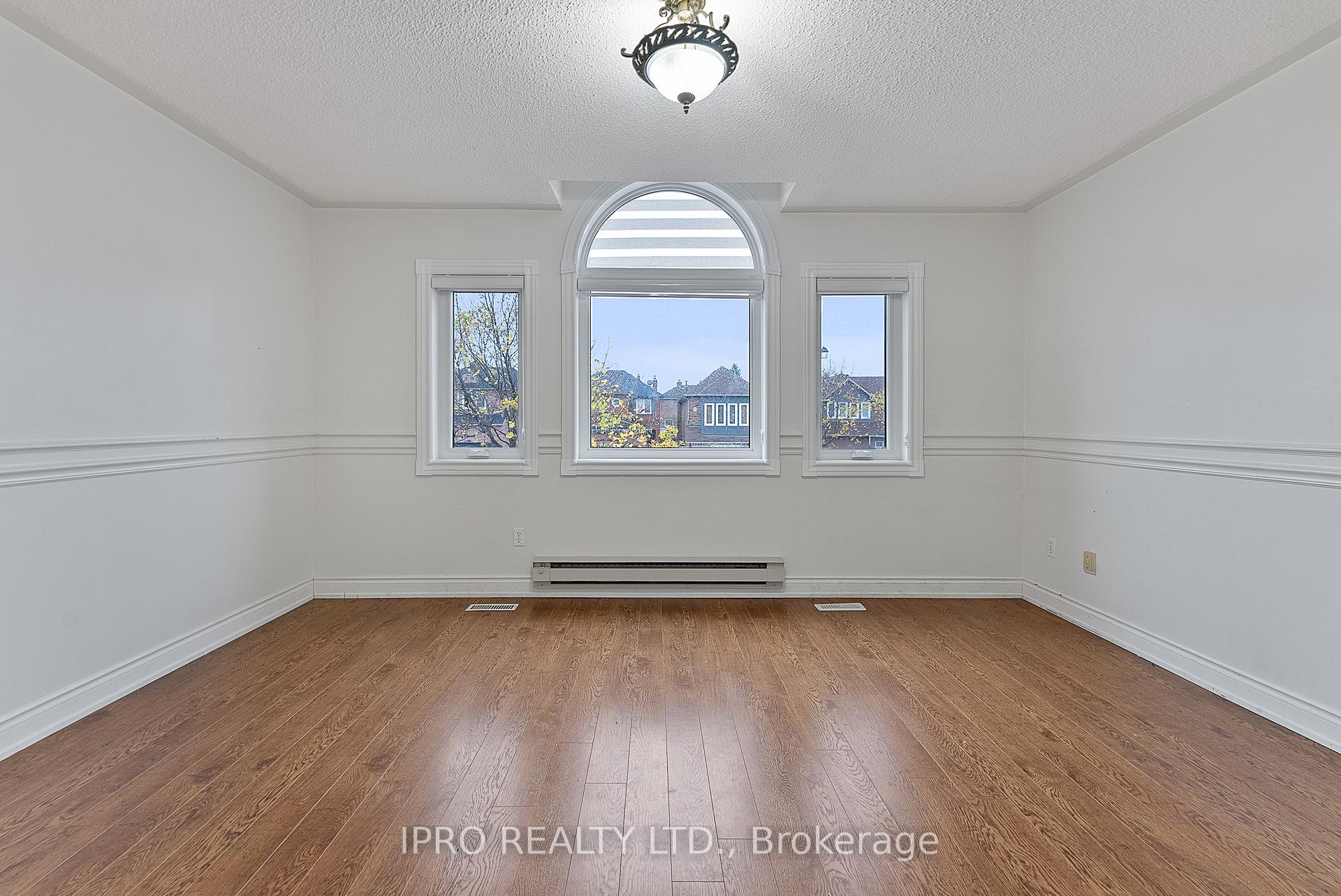 Photo 33 of 44 Bighorn Crescent, Brampton, Sandringham-Wellington — HOMEH