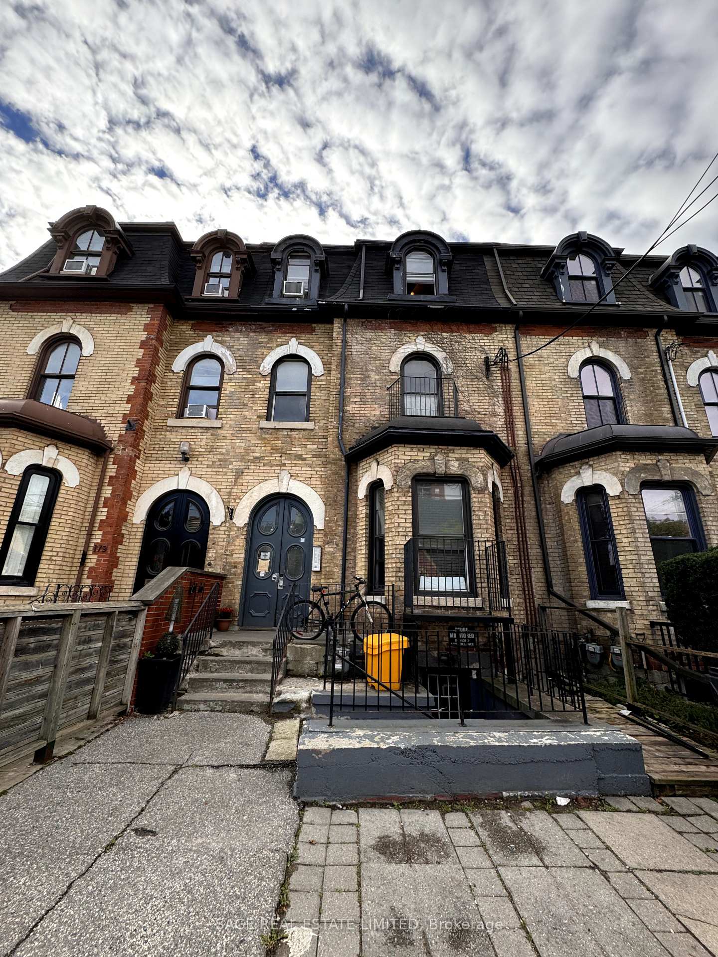 Front of Unit 5, 177 Carlton Street
