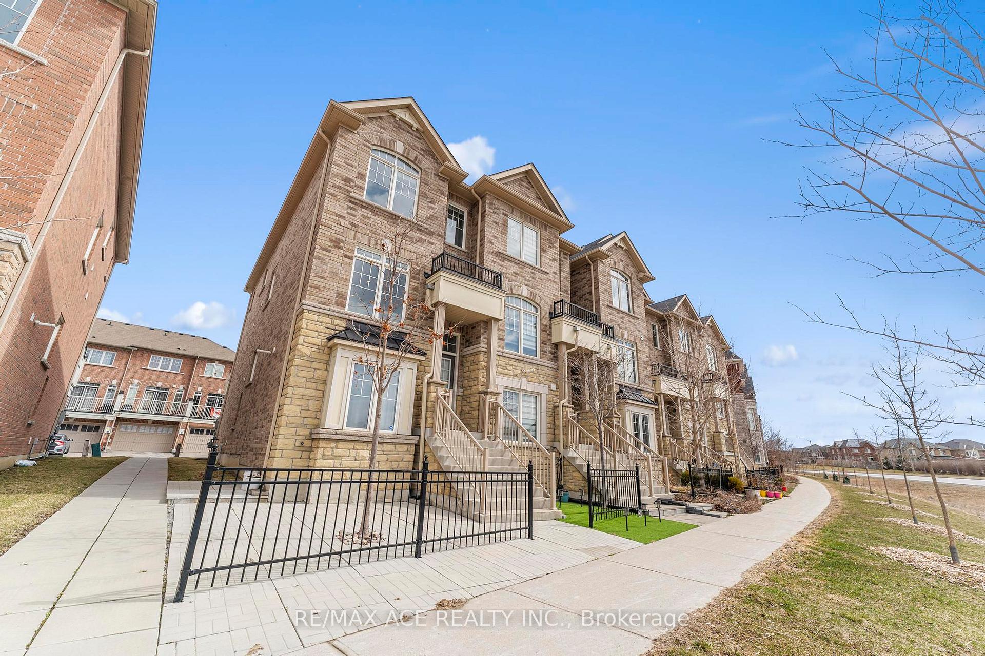 Front of 207 Dundas Way