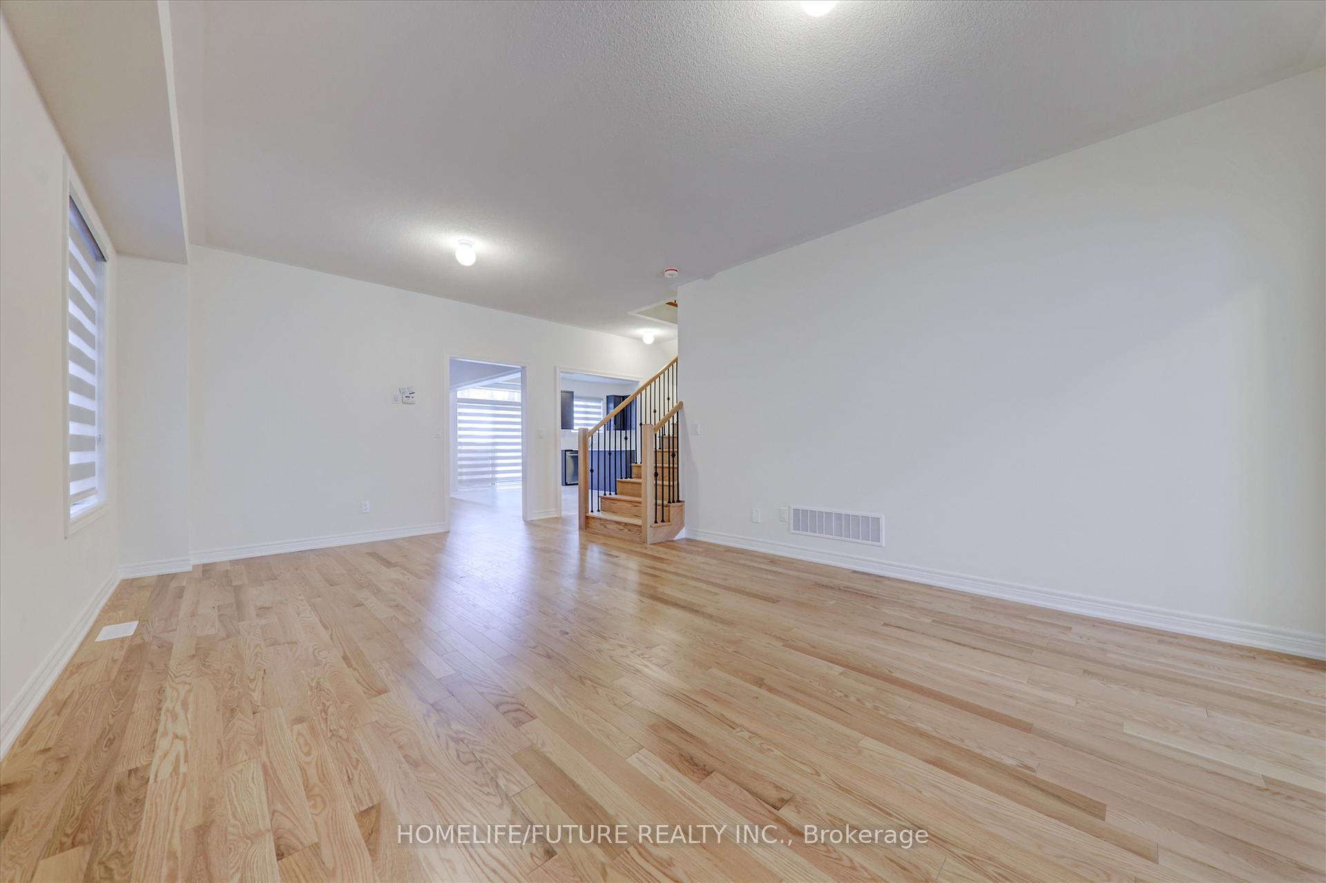 Photo 3 of 1425 Davis Loop, Innisfil, Lefroy — HOMEH