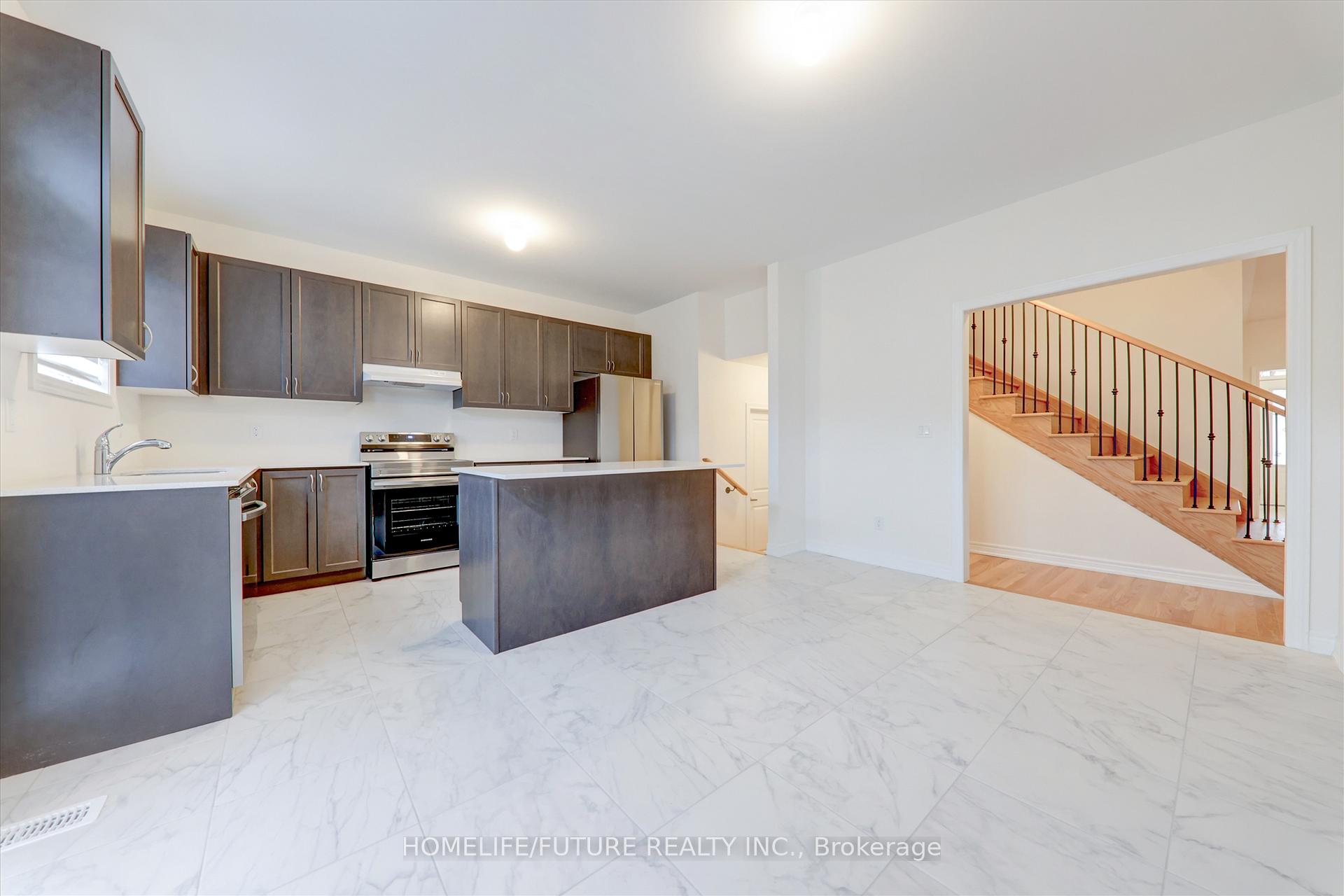Photo 13 of 1425 Davis Loop, Innisfil, Lefroy — HOMEH