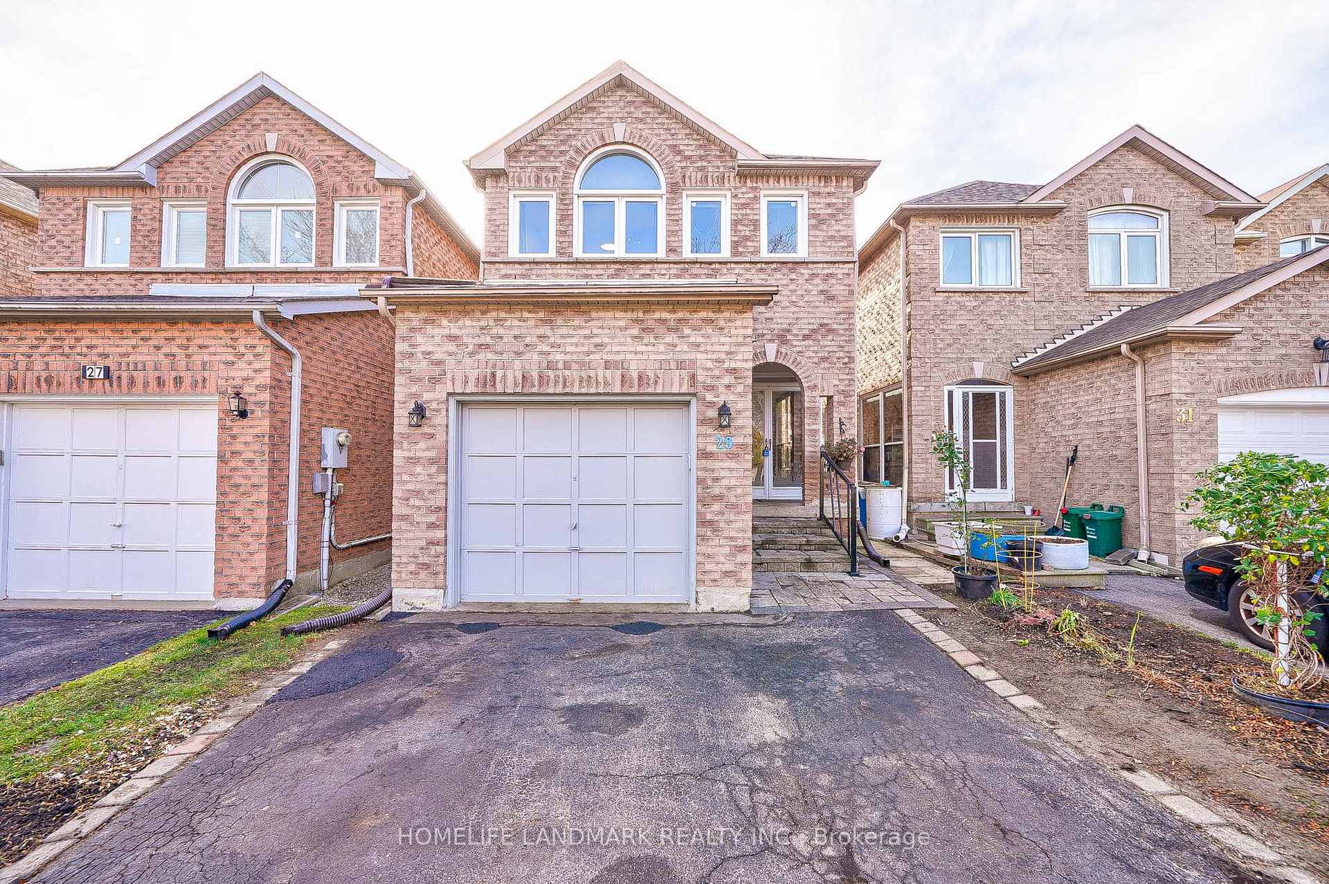 Front of 29 Kenborough Court