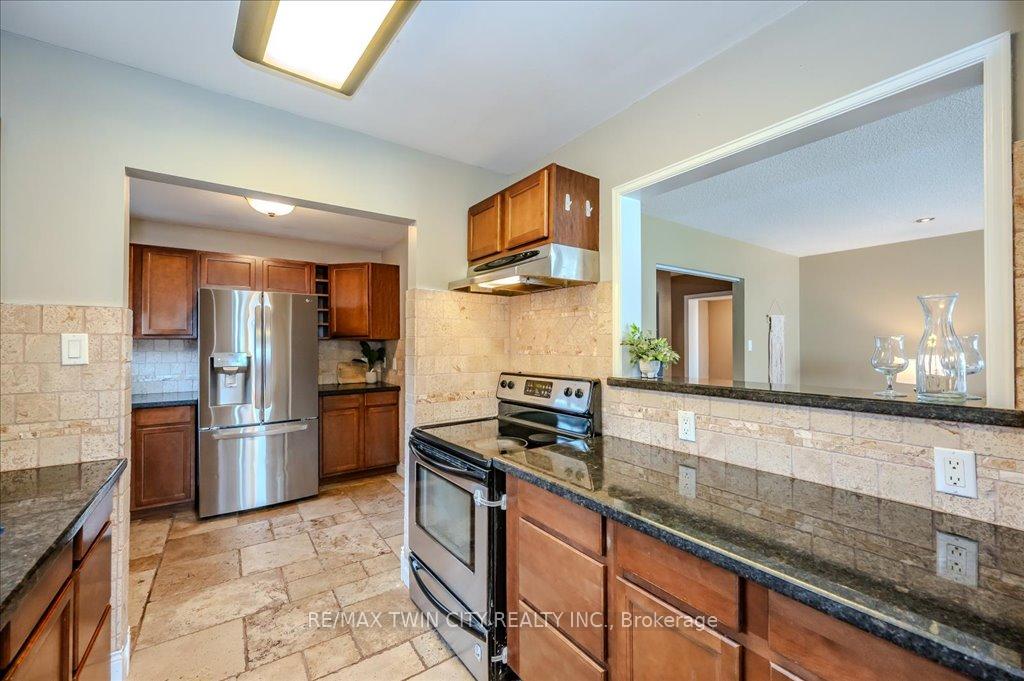 Photo 14 of 63 Markwood Drive, Kitchener — HOMEH
