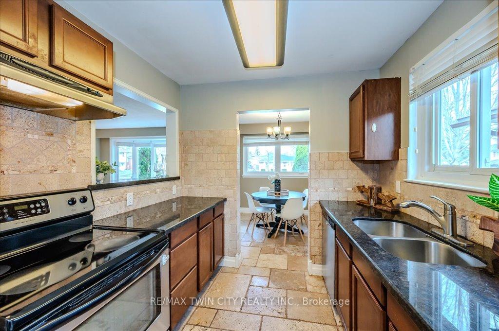 Photo 17 of 63 Markwood Drive, Kitchener — HOMEH