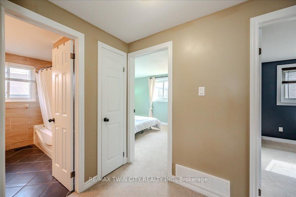 Photo 16 of 63 Markwood Drive, Kitchener — HOMEH