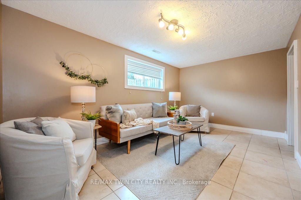 Photo 28 of 63 Markwood Drive, Kitchener — HOMEH