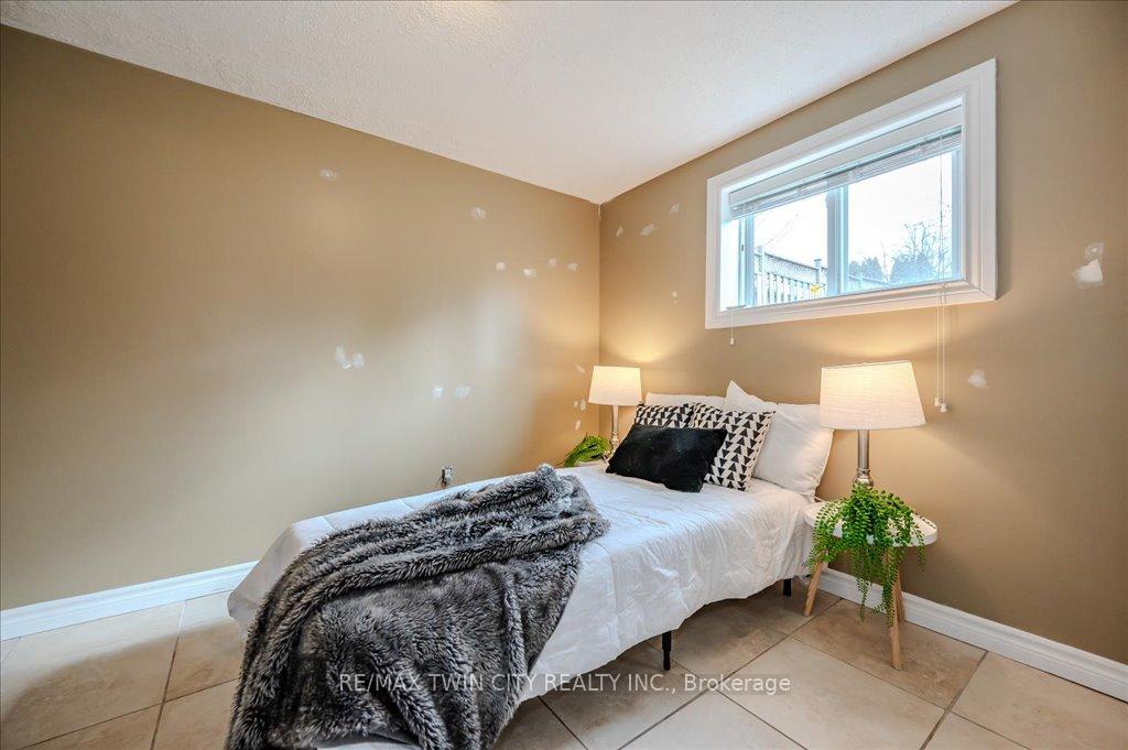 Photo 26 of 63 Markwood Drive, Kitchener — HOMEH