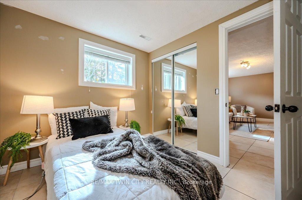 Photo 30 of 63 Markwood Drive, Kitchener — HOMEH