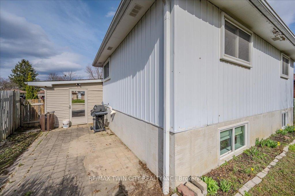 Photo 39 of 63 Markwood Drive, Kitchener — HOMEH