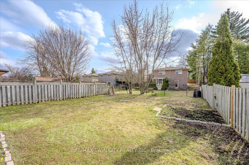 Photo 37 of 63 Markwood Drive, Kitchener — HOMEH