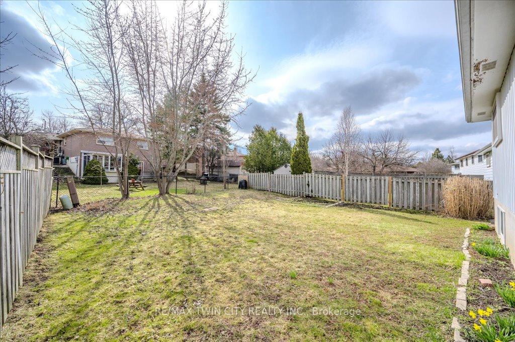 Photo 32 of 63 Markwood Drive, Kitchener — HOMEH