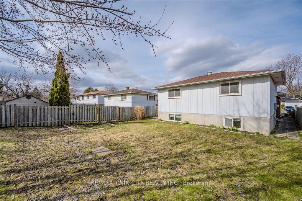 Photo 34 of 63 Markwood Drive, Kitchener — HOMEH