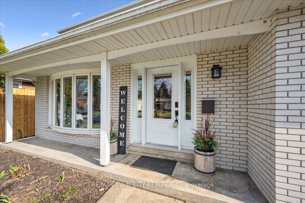 Photo 6 of 122 Forestwood Drive, Kitchener — HOMEH