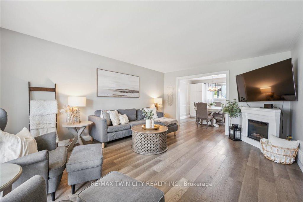 Photo 5 of 122 Forestwood Drive, Kitchener — HOMEH