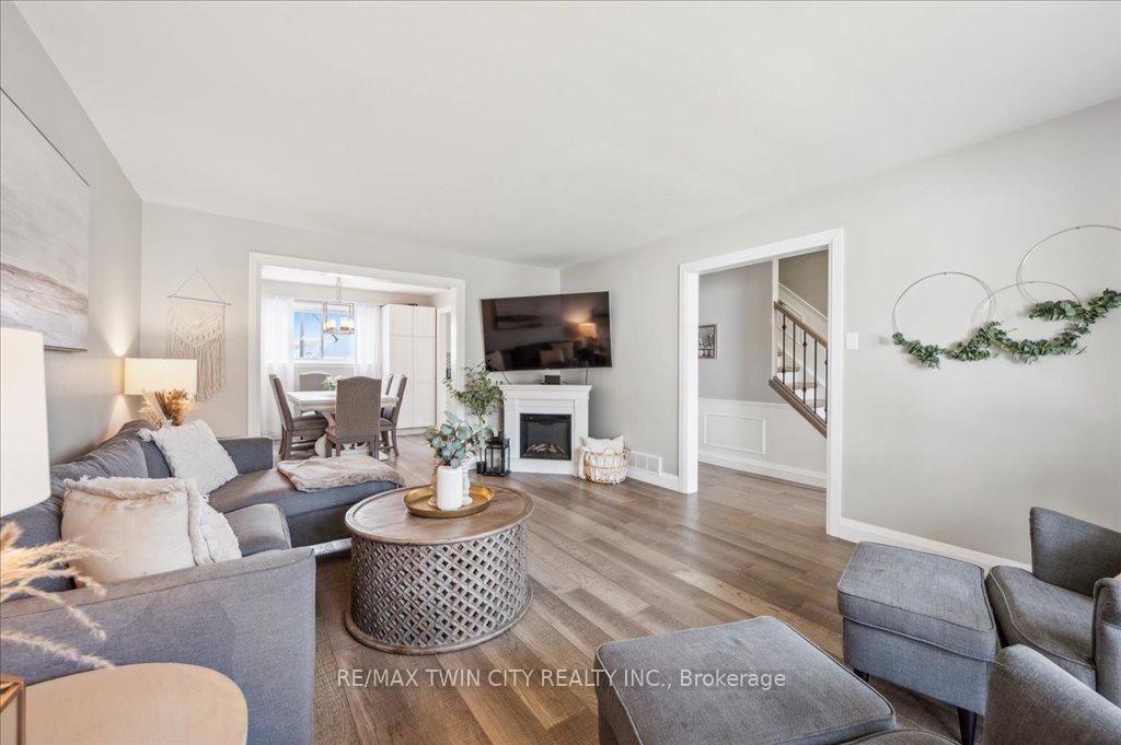 Photo 14 of 122 Forestwood Drive, Kitchener — HOMEH