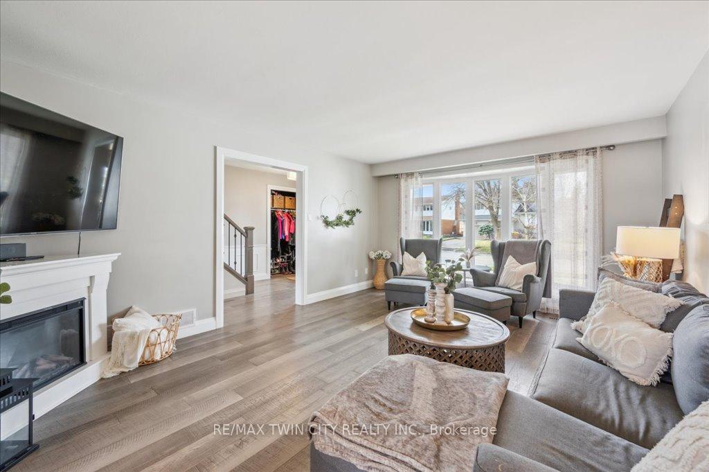 Photo 13 of 122 Forestwood Drive, Kitchener — HOMEH