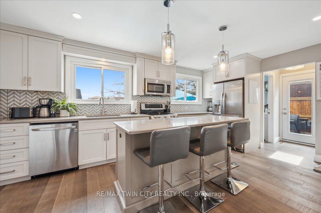 Photo 16 of 122 Forestwood Drive, Kitchener — HOMEH