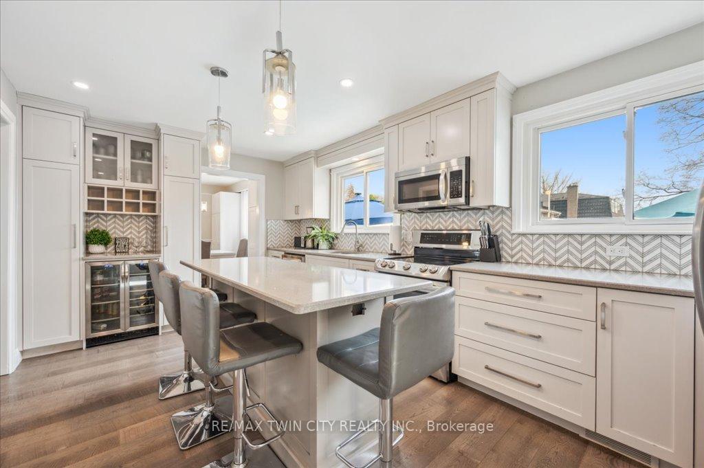 Photo 3 of 122 Forestwood Drive, Kitchener — HOMEH