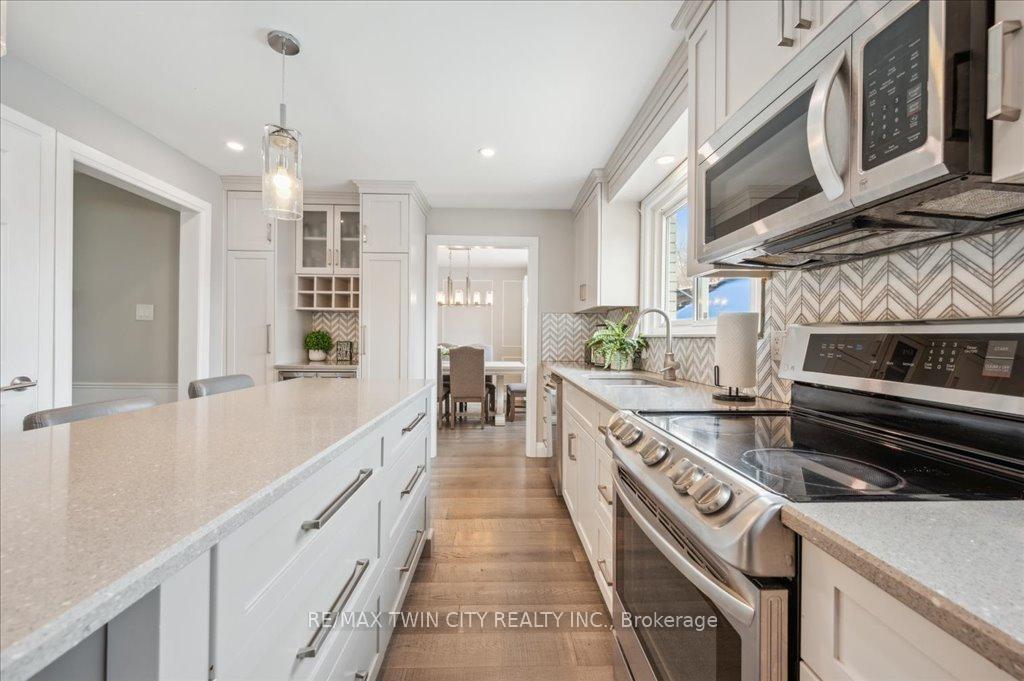 Photo 15 of 122 Forestwood Drive, Kitchener — HOMEH