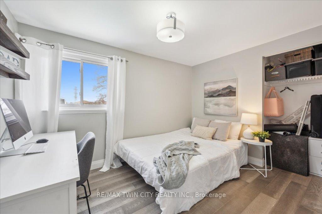 Photo 19 of 122 Forestwood Drive, Kitchener — HOMEH