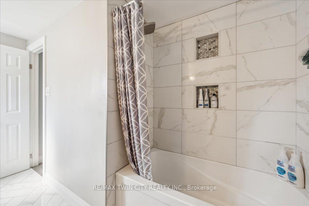 Photo 31 of 122 Forestwood Drive, Kitchener — HOMEH