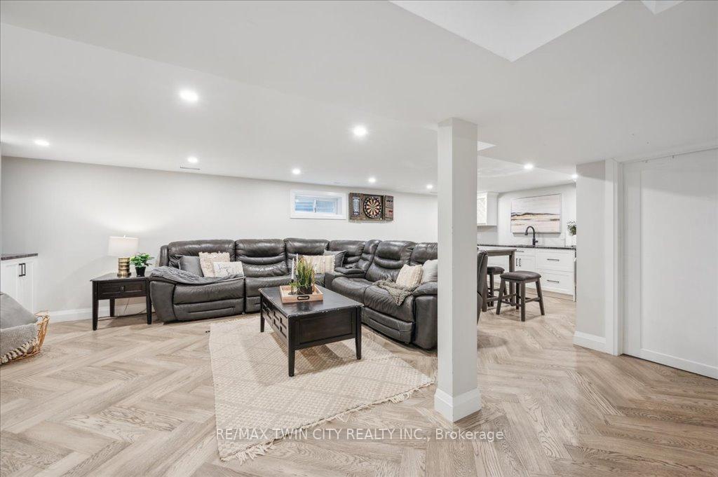 Photo 21 of 122 Forestwood Drive, Kitchener — HOMEH