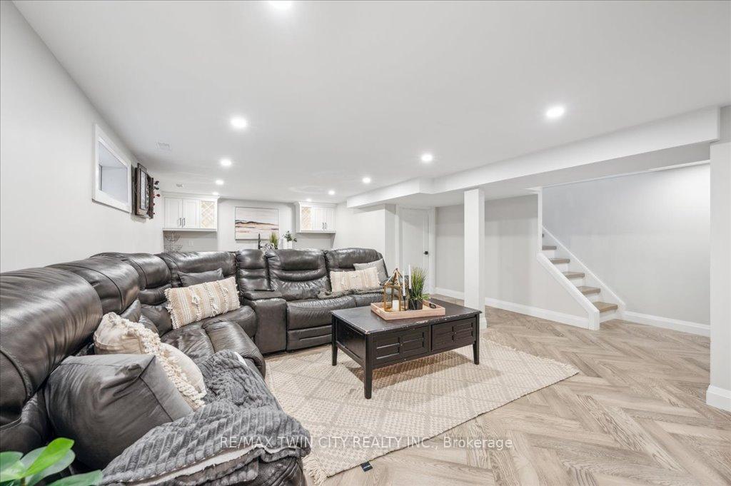 Photo 22 of 122 Forestwood Drive, Kitchener — HOMEH