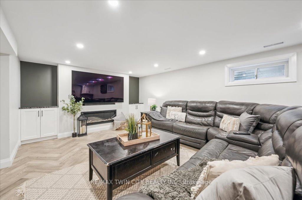 Photo 23 of 122 Forestwood Drive, Kitchener — HOMEH