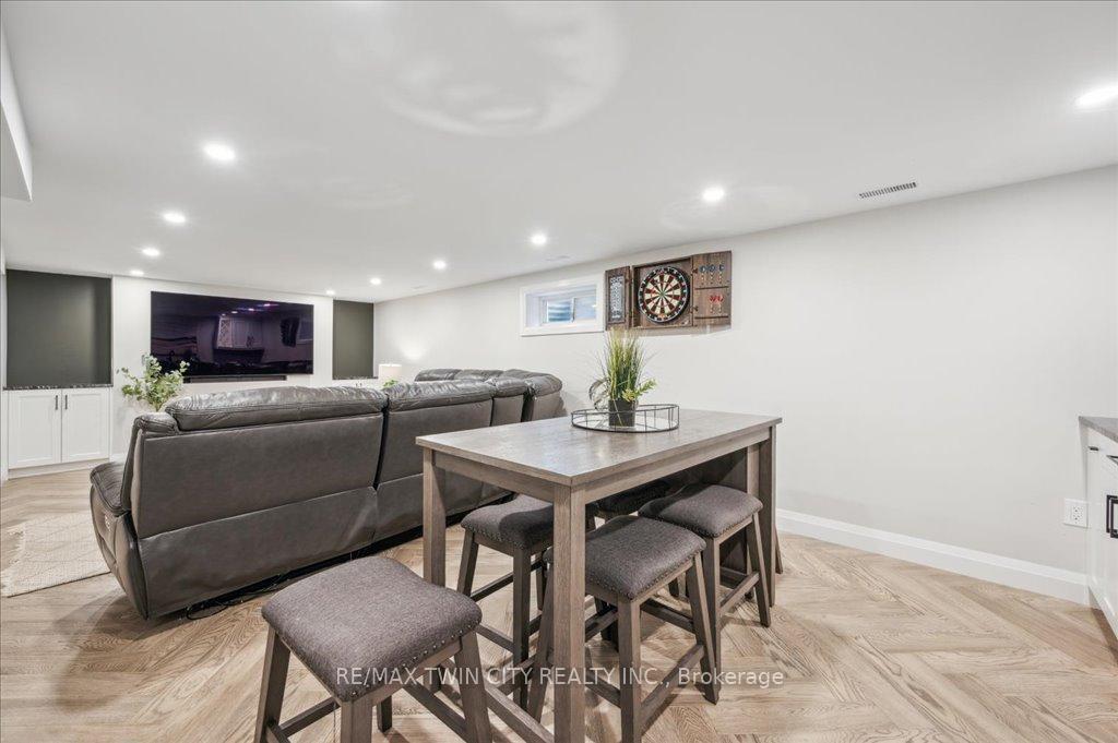 Photo 32 of 122 Forestwood Drive, Kitchener — HOMEH