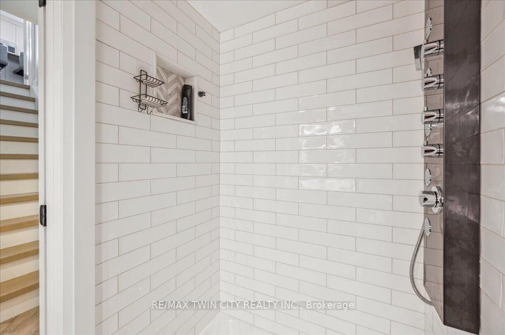 Photo 30 of 122 Forestwood Drive, Kitchener — HOMEH
