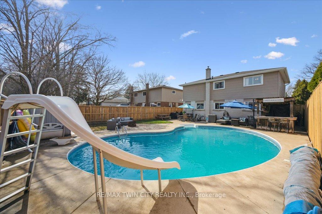 Photo 34 of 122 Forestwood Drive, Kitchener — HOMEH