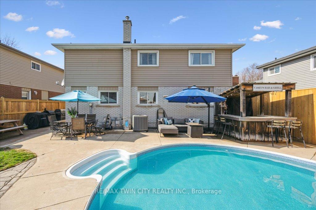 Photo 35 of 122 Forestwood Drive, Kitchener — HOMEH