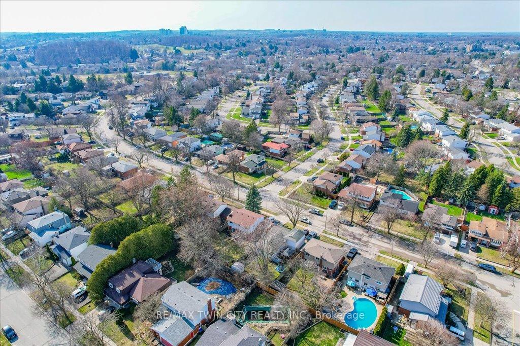 Photo 39 of 122 Forestwood Drive, Kitchener — HOMEH