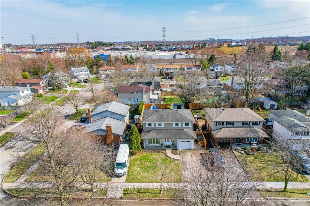 Photo 36 of 122 Forestwood Drive, Kitchener — HOMEH