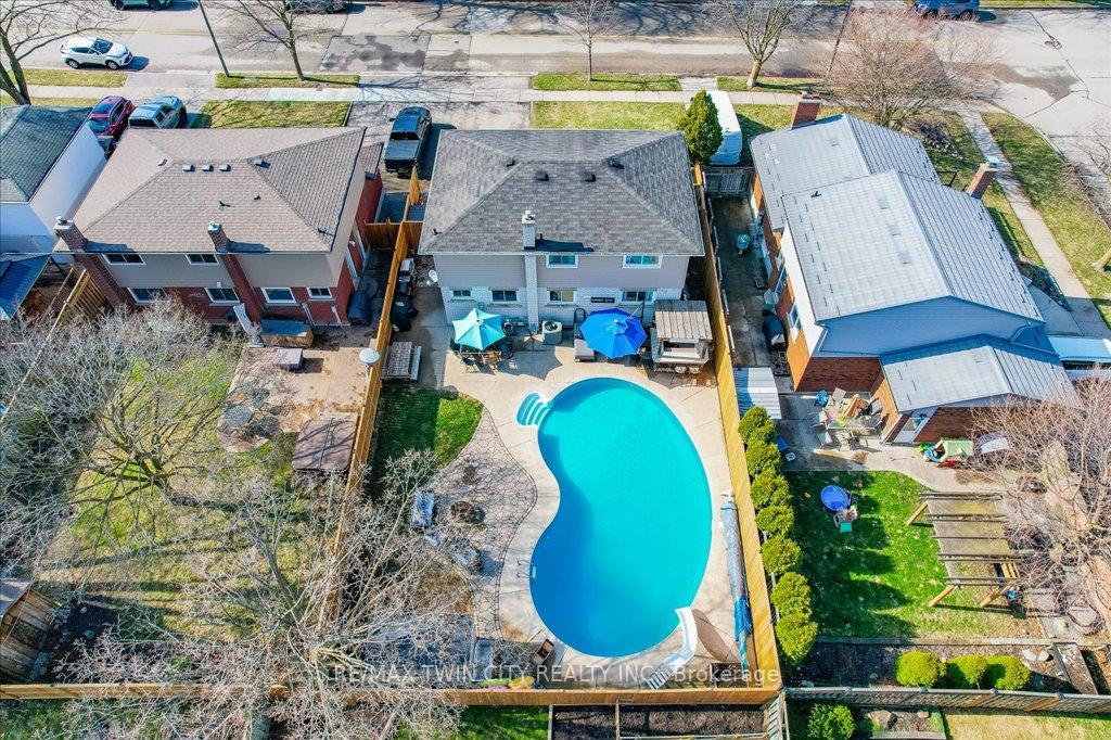 Photo 42 of 122 Forestwood Drive, Kitchener — HOMEH