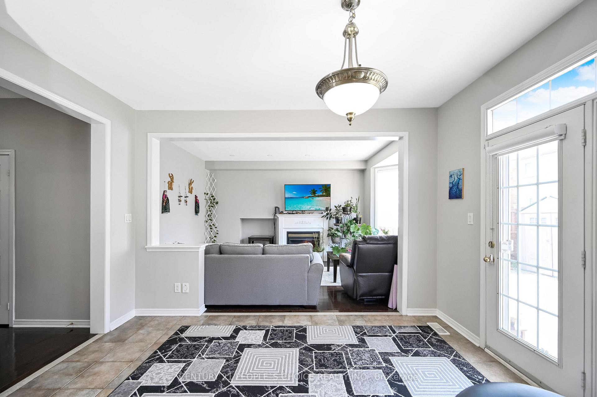 Photo 5 of 10 Ling Street, Ajax, Northwest Ajax — HOMEH