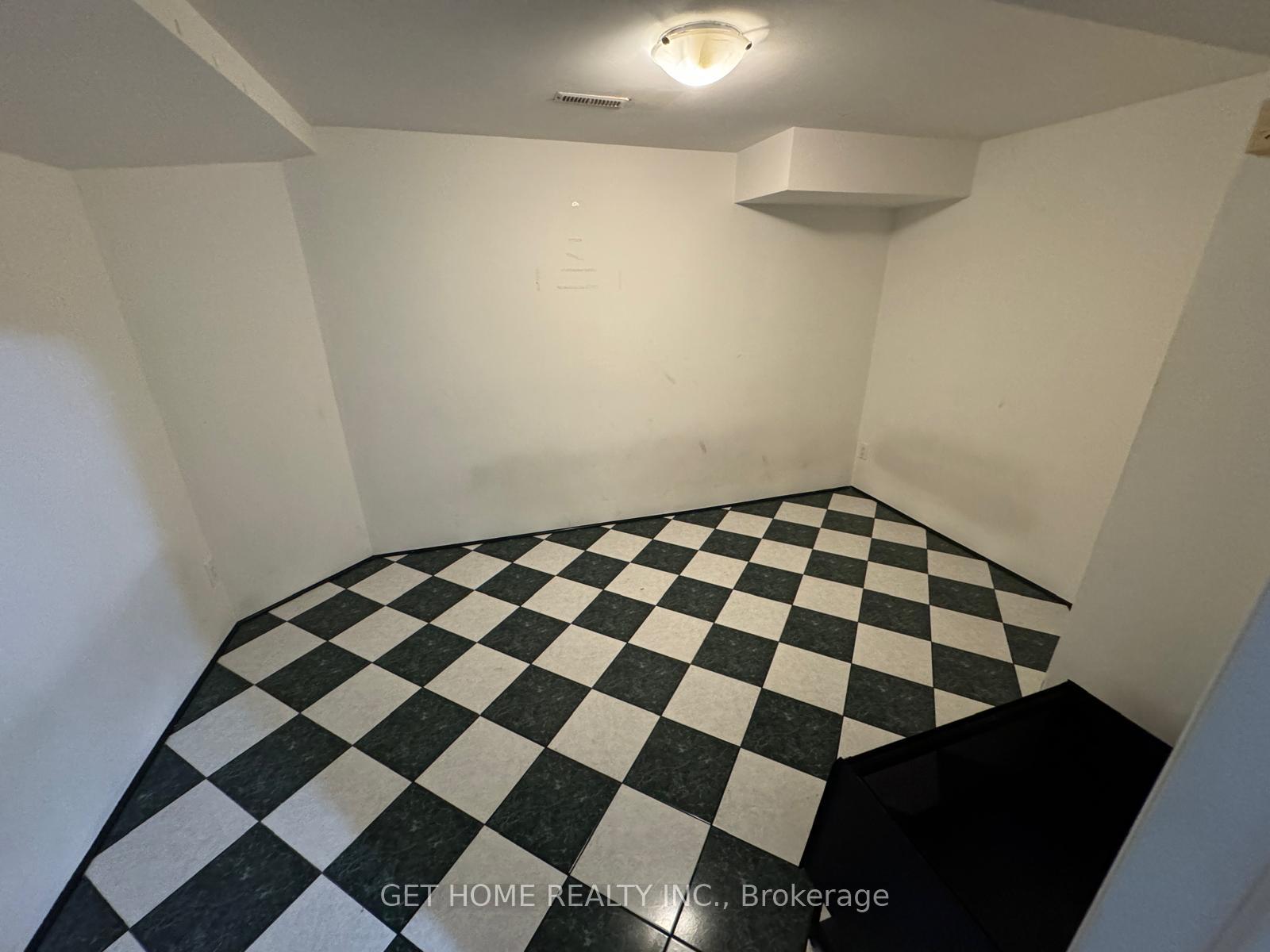 Photo 6 of Unit #Bsmt, 4 St George's Place, Brampton, Northwood Park — HOMEH